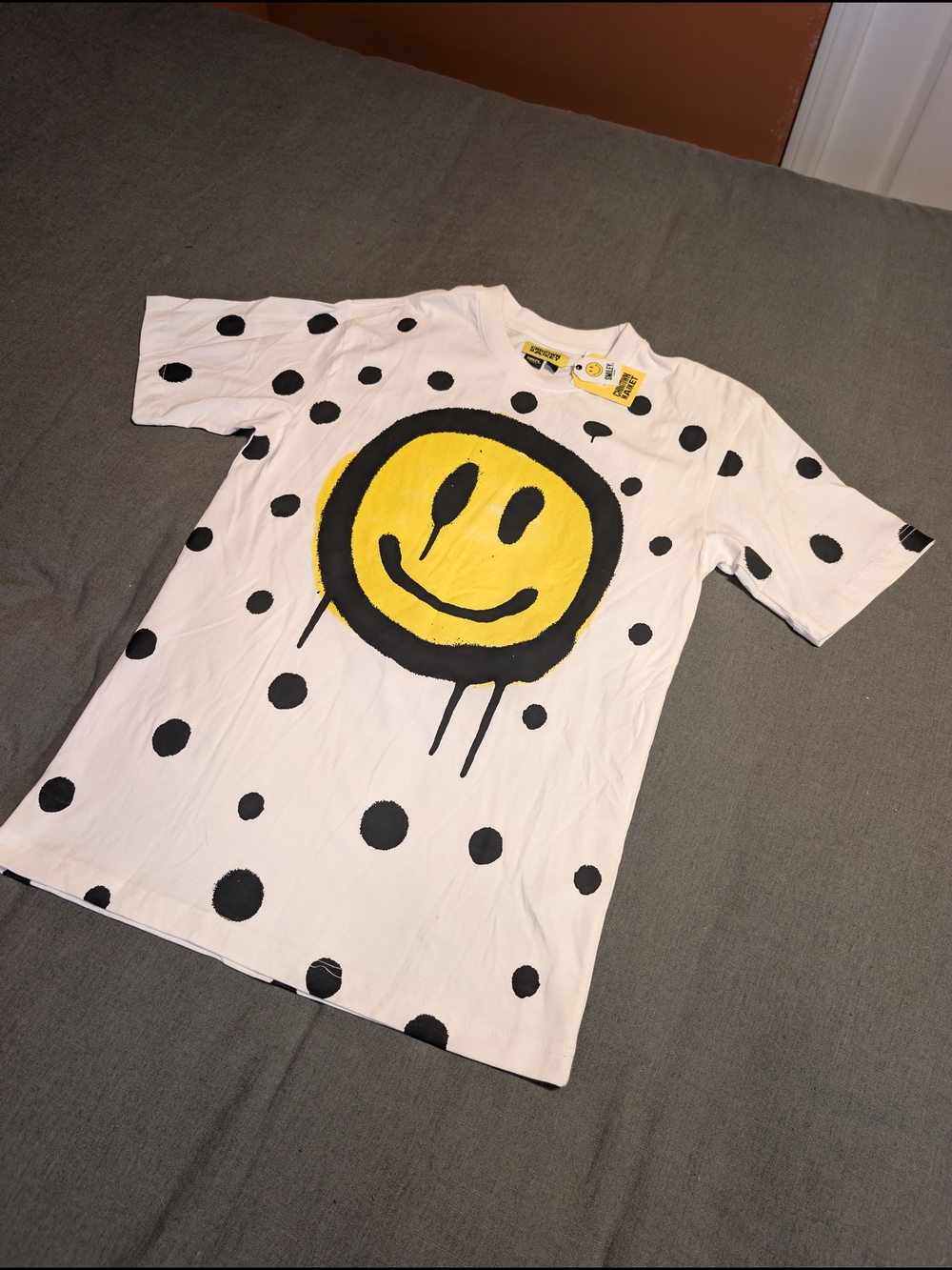 Chinatown Market Smiley Men's T-shirt With Yellow Smiley & Black Polka Dots